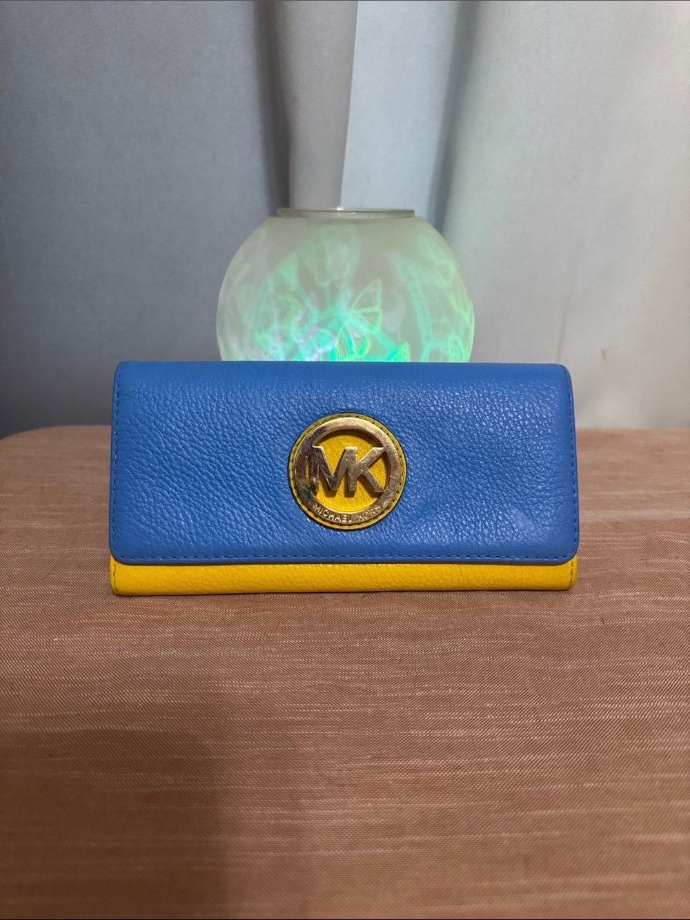 Michael Kors Blue and Yellow Pebbled Leather Flap Wallet with Gold Logo - Picture 1 of 17